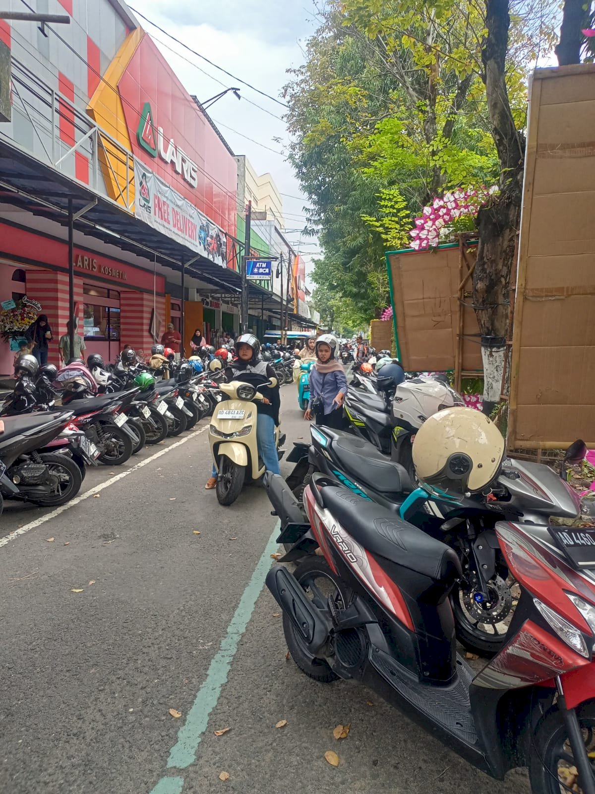 Respons Cepat Dishub Klaten! Penertiban Parkir & PKL di Toko Laris  dan J&T Jombor Berhasil Lancar