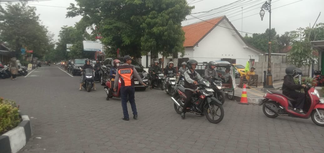 Pengaturan Lalu Lintas Sosialisasi Titik Penjemputan Ojek Online Stasiun Klaten
