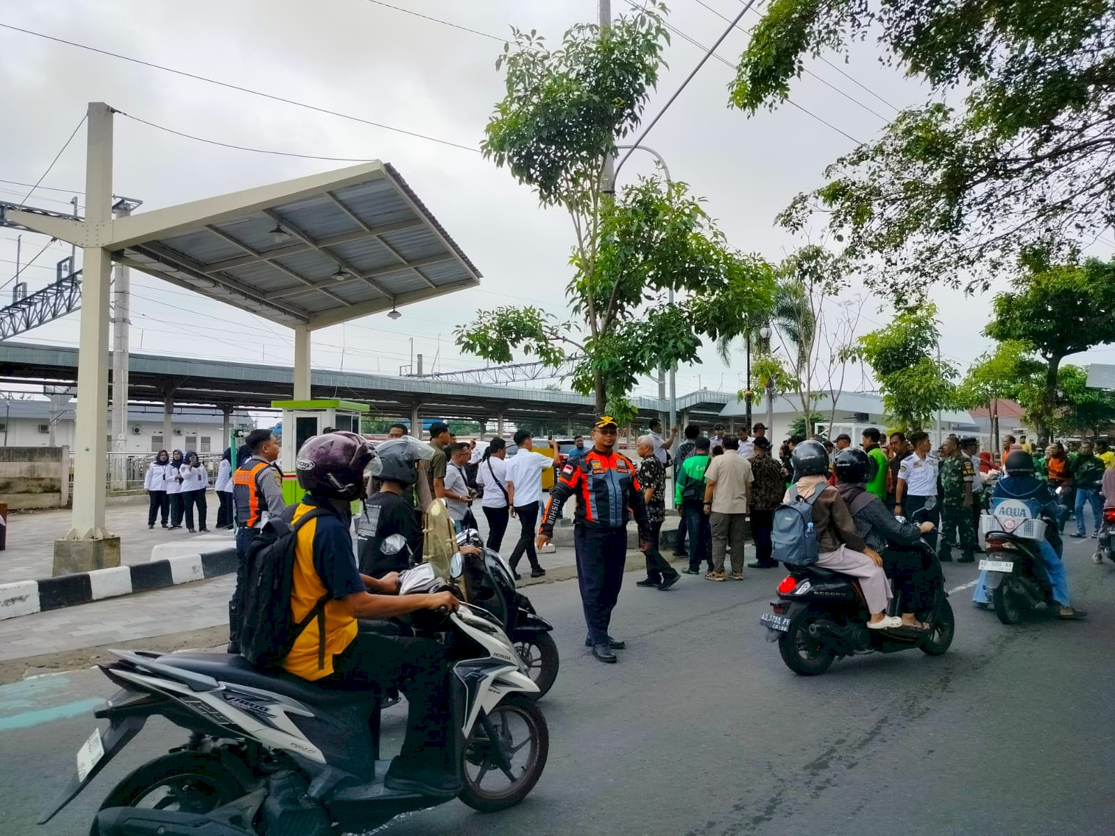 Pengaturan Lalu Lintas Sosialisasi Titik Penjemputan Ojek Online Stasiun Klaten