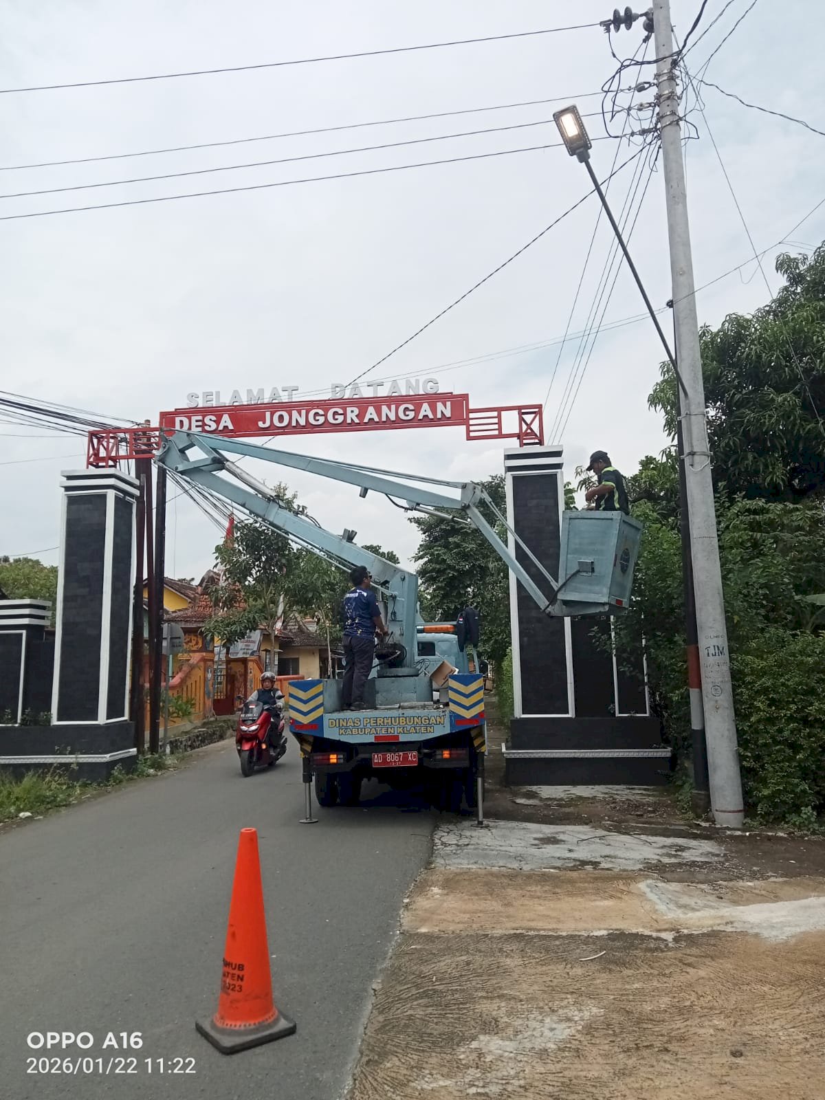 Pemasangan Lampu PJU Baru Ornamen Set 6m 60W Jonggrangan Klaten Utara
