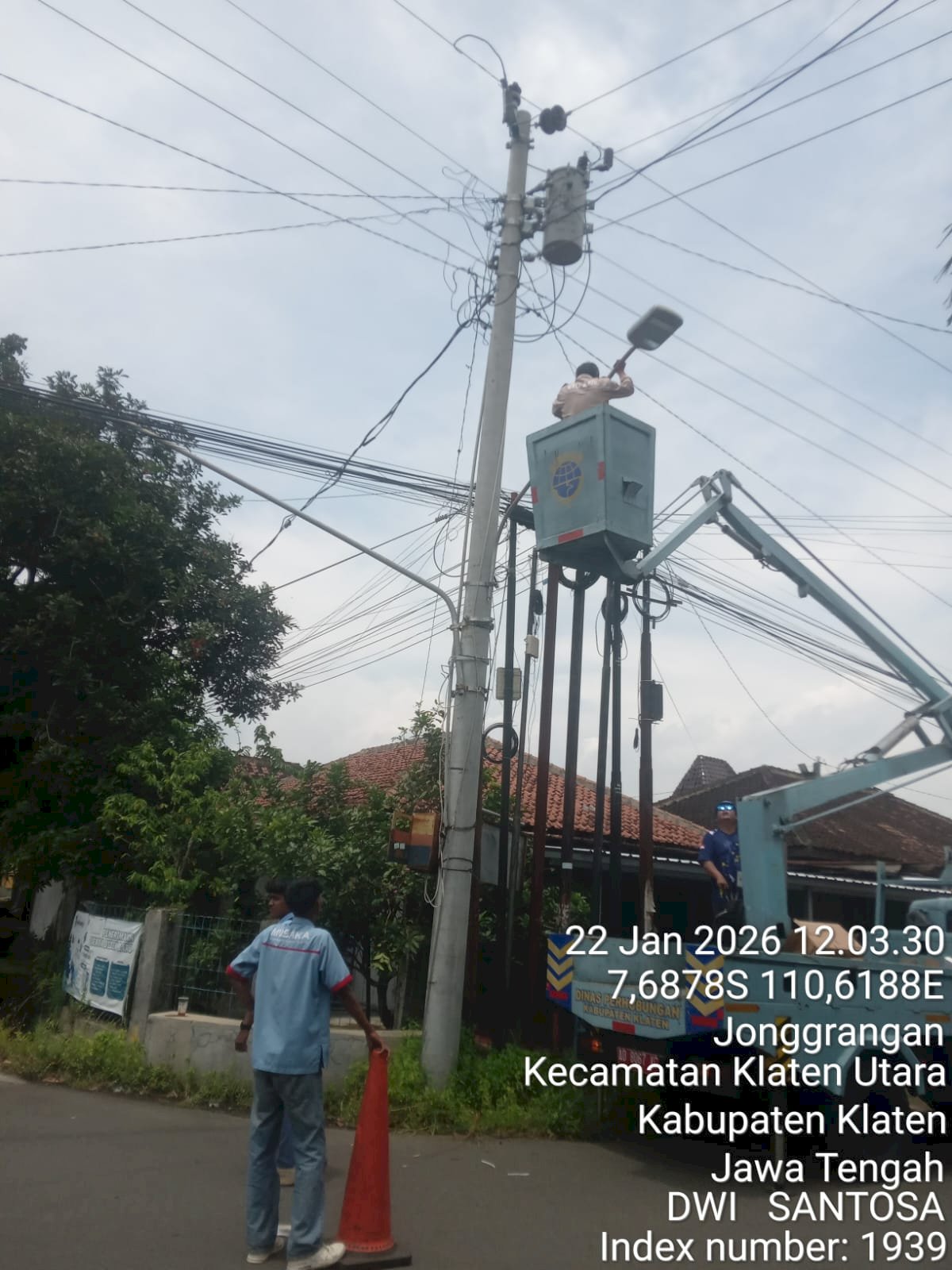 Pemasangan Lampu PJU Ornamen 3m LED 50W Jonggrangan Baru