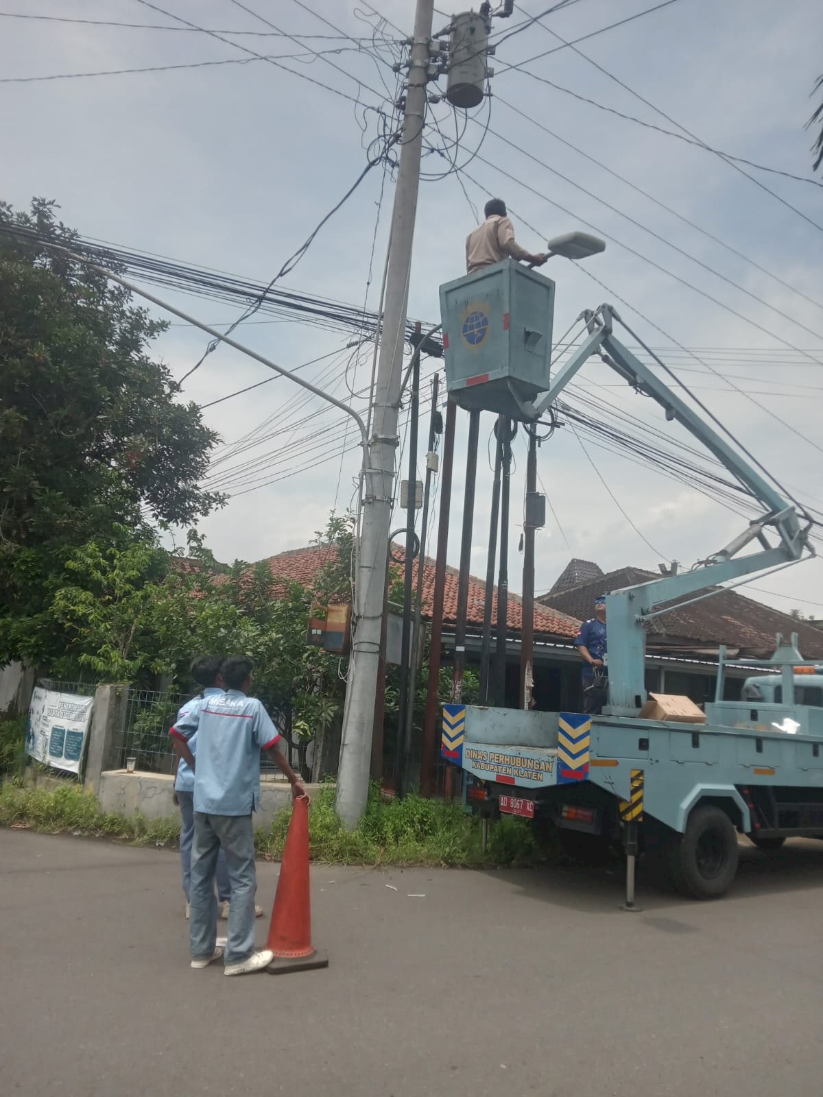 Pemasangan Lampu PJU Ornamen 3m LED 50W Jonggrangan Baru