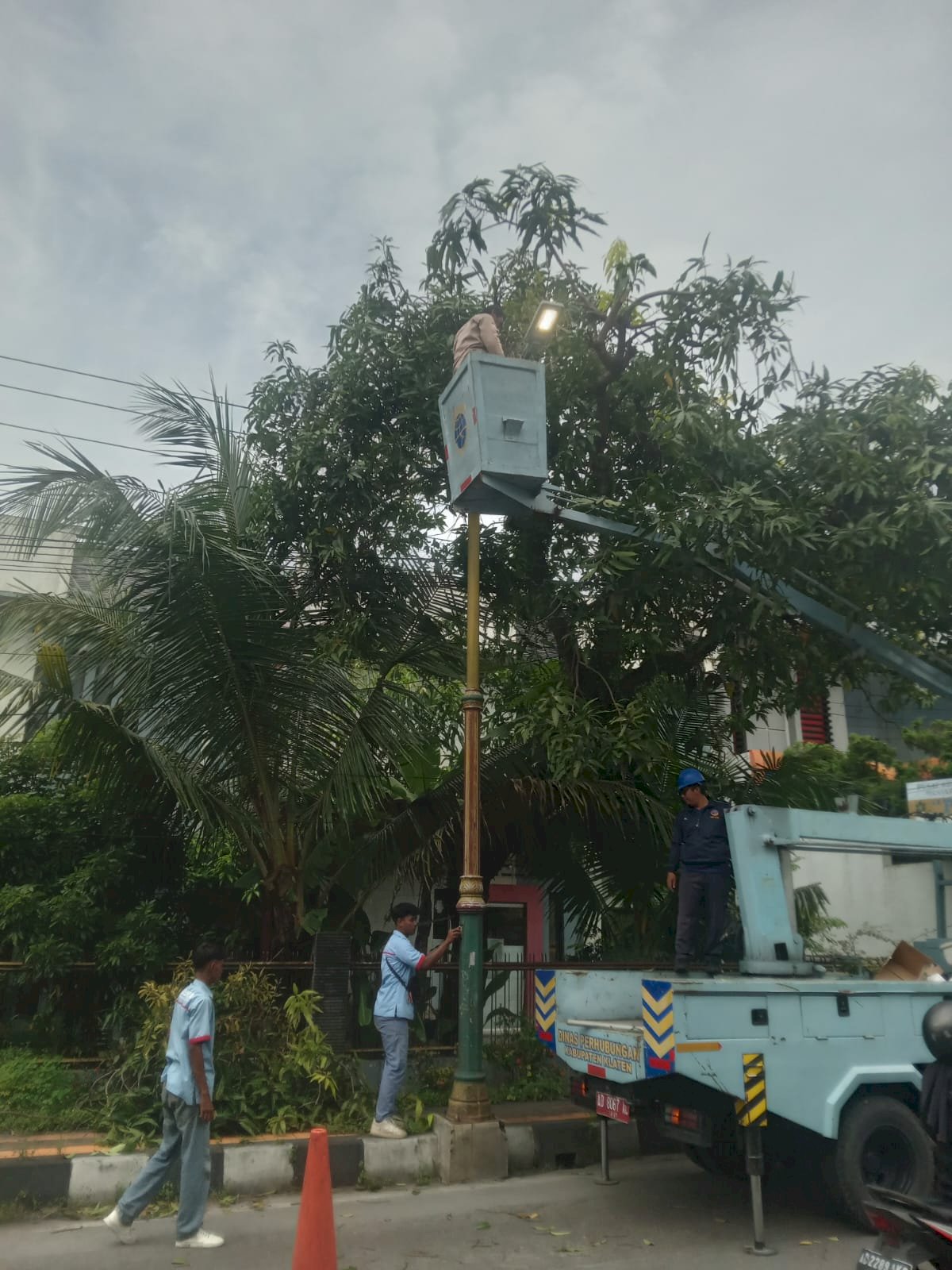 Perbaikan Lampu PJU Penggantian LED 60W Jalan Sulawesi Klaten