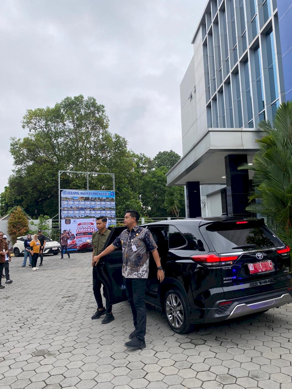 Pengawalan Bupati Klaten: Ojol, Donor Darah, dan Rakor - Semua Lancar Gas Pol!