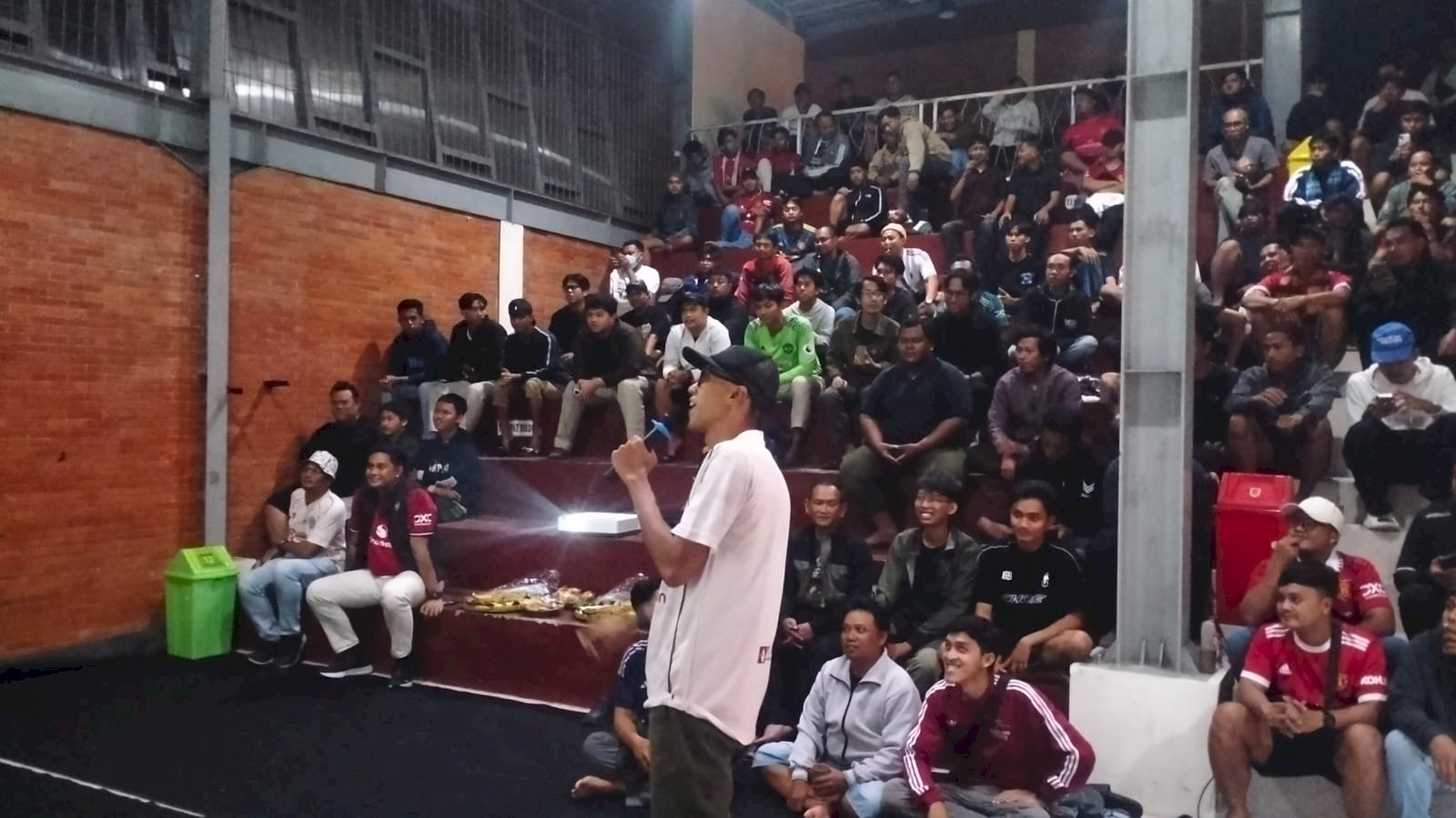 Bupati Nonton, Tim Dishub Atur! Pengelolaan Lalu Lintas Nobar MU vs Arsenal Berjalan Sempurna Bersama Bupati Klaten