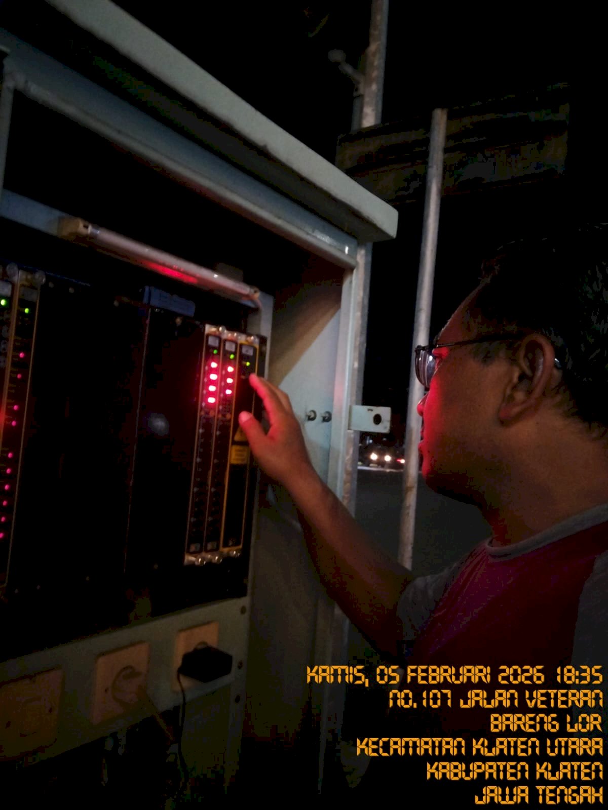 Lampu Traffic Light Ngingas Mati? Tim Traffic Dishub Klaten Langsung Gas Perbaiki!