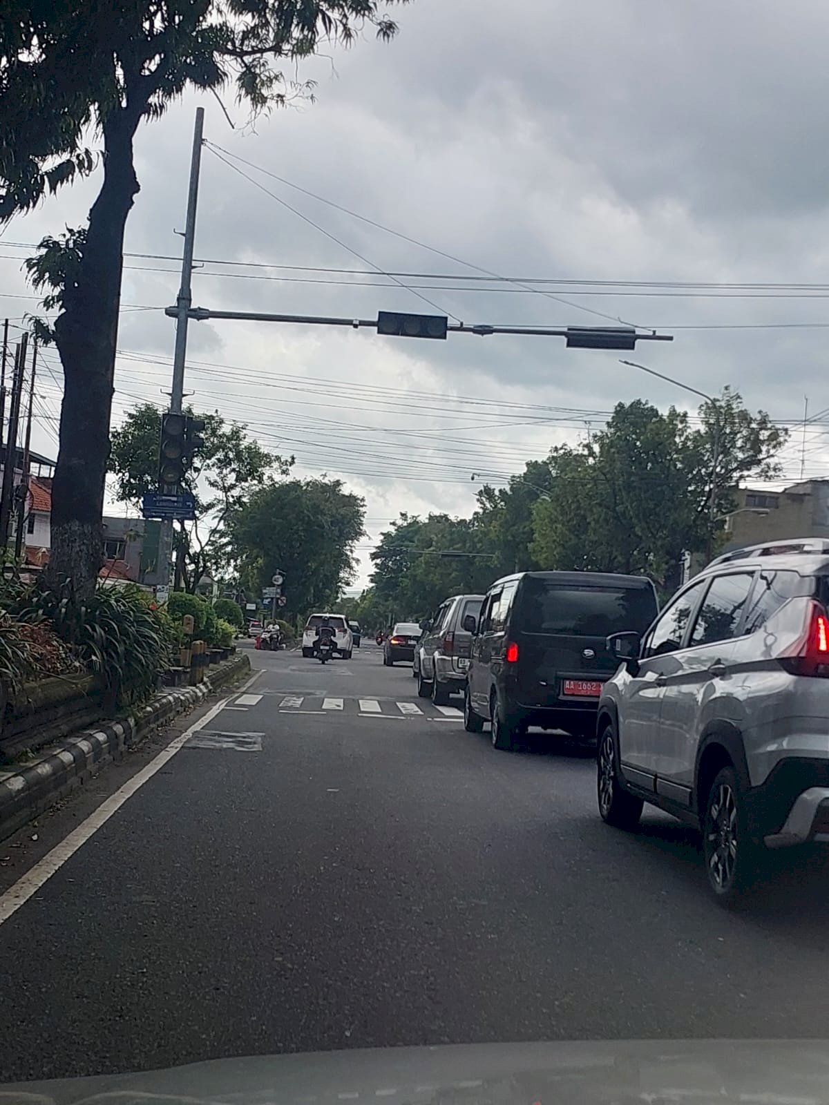 Lampu Traffic Light Ngingas Mati? Tim Traffic Dishub Klaten Langsung Gas Perbaiki!