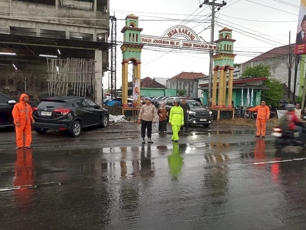 17 Personel Dishub Klaten Amankan Lalin Takziah Alm. Wakil Bupati Benny Indra