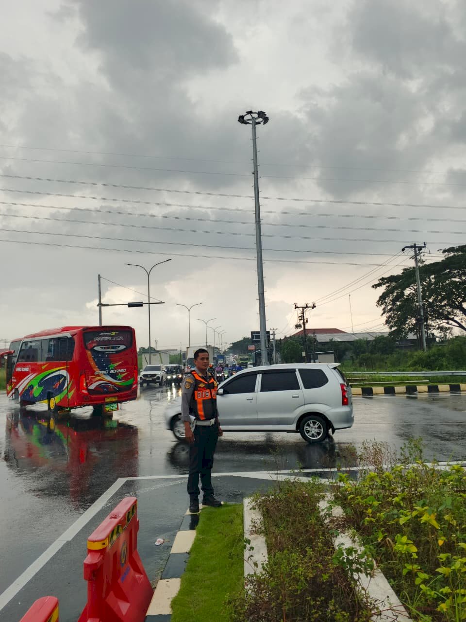 17 Personel Dishub Klaten Amankan Lalin Takziah Alm. Wakil Bupati Benny Indra