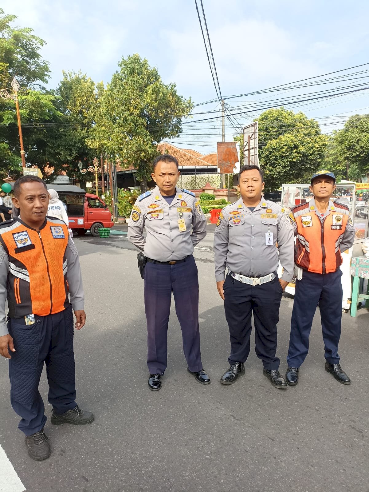 Klaten Berduka, CFD Tetap Berjalan: Pedagang  CFD Kenakan Hitam untuk Almarhum WaBup Benny
