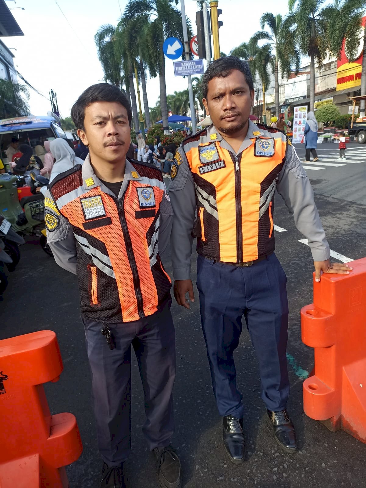Klaten Berduka, CFD Tetap Berjalan: Pedagang  CFD Kenakan Hitam untuk Almarhum WaBup Benny