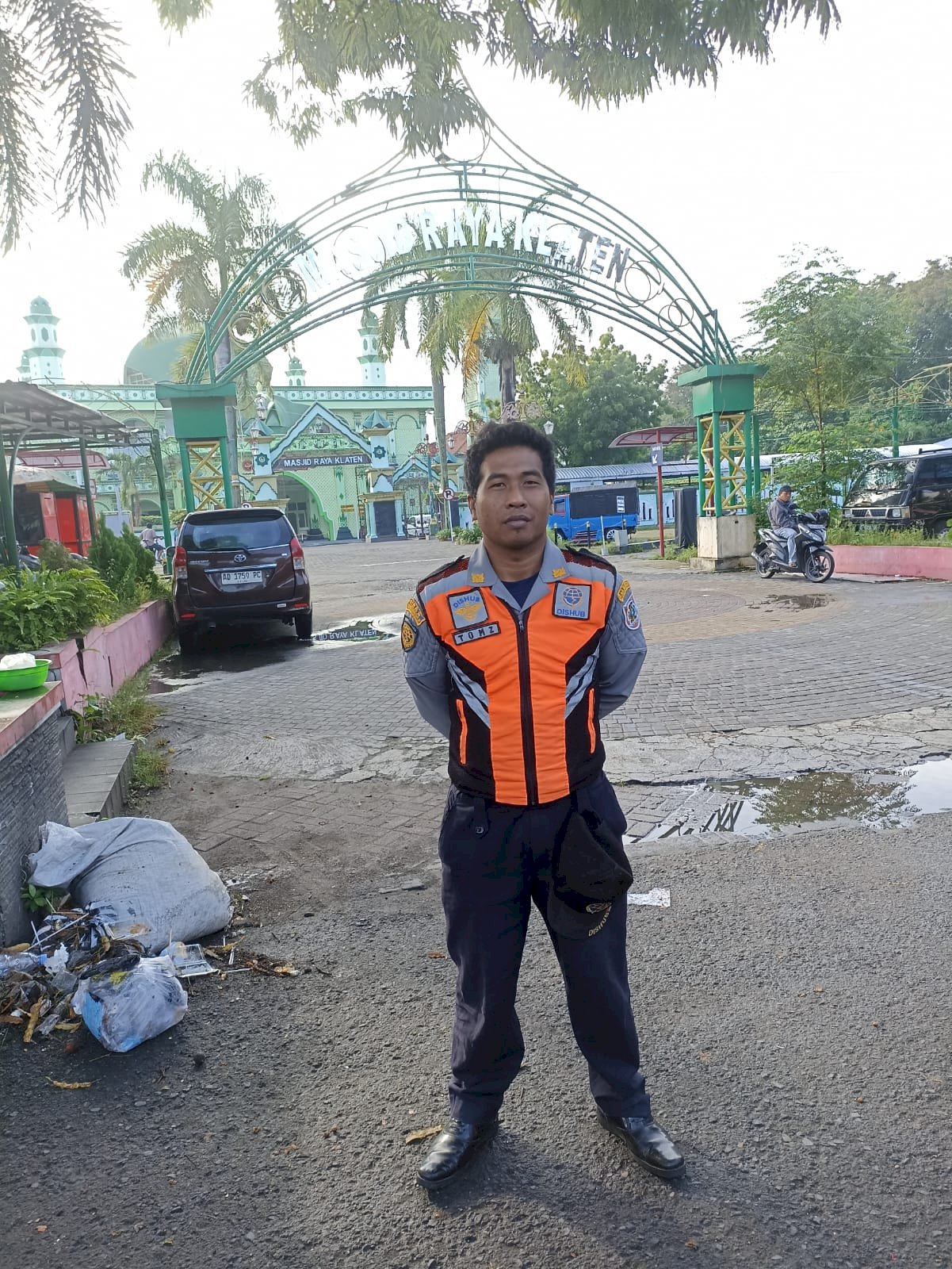 Klaten Berduka, CFD Tetap Berjalan: Pedagang  CFD Kenakan Hitam untuk Almarhum WaBup Benny