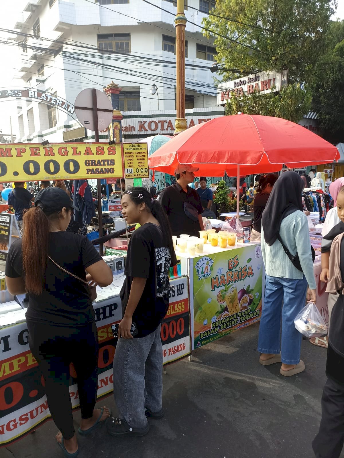 Klaten Berduka, CFD Tetap Berjalan: Pedagang  CFD Kenakan Hitam untuk Almarhum WaBup Benny