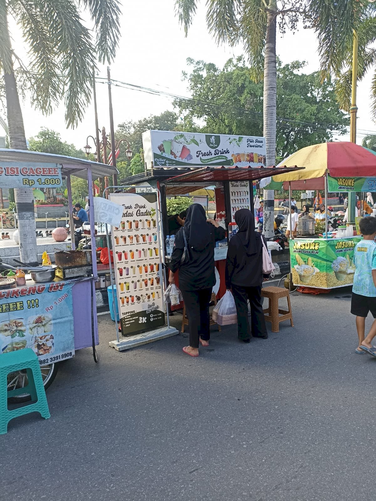 Klaten Berduka, CFD Tetap Berjalan: Pedagang  CFD Kenakan Hitam untuk Almarhum WaBup Benny