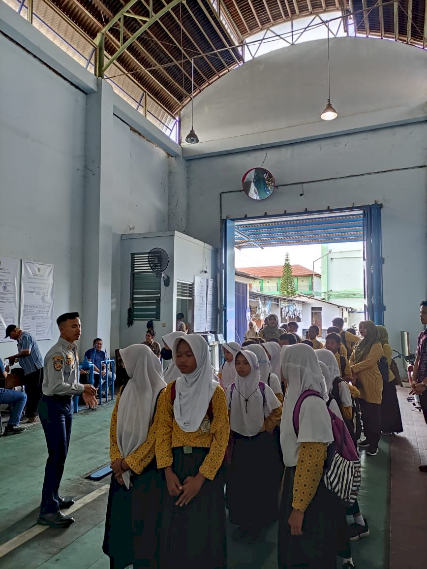 Seru Banget! Siswa SDN 2 Sawahan Belajar Lalu Lintas Sambil Jelajah Kantor Dishub Klaten