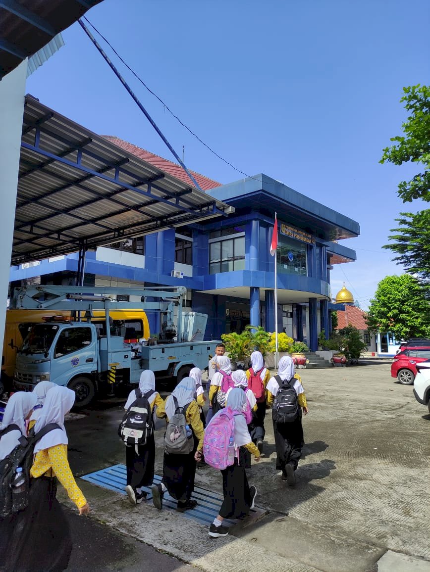Seru Banget! Siswa SDN 2 Sawahan Belajar Lalu Lintas Sambil Jelajah Kantor Dishub Klaten