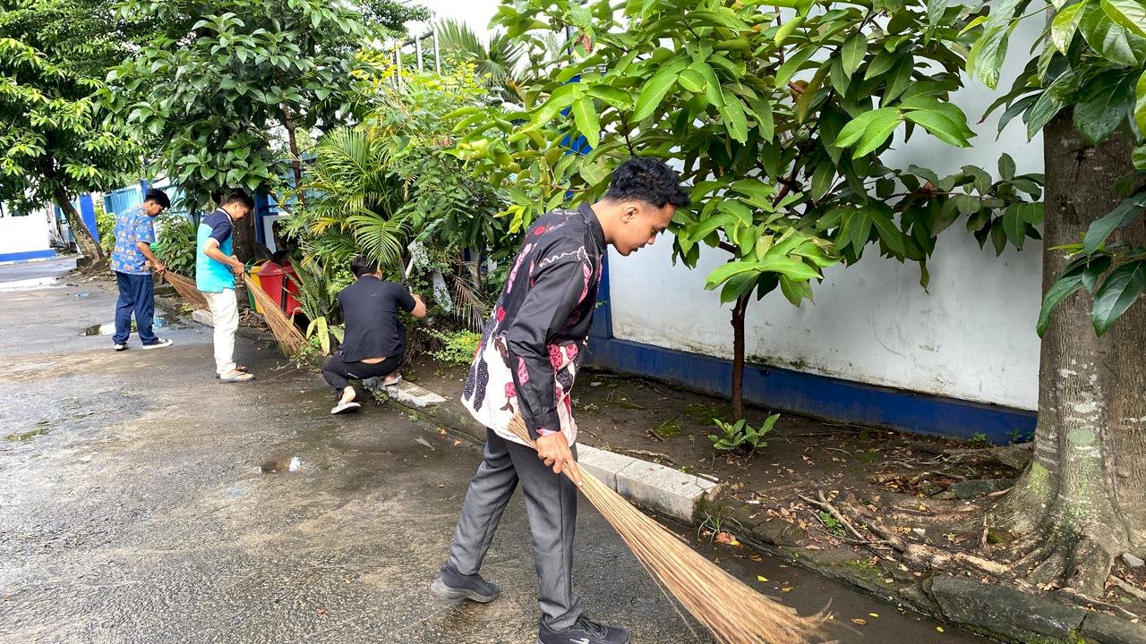 Dishub Klaten Gaspol! Jumat Bersih Dukung Gerakan Indonesia ASRI di Lingkungan Kantor