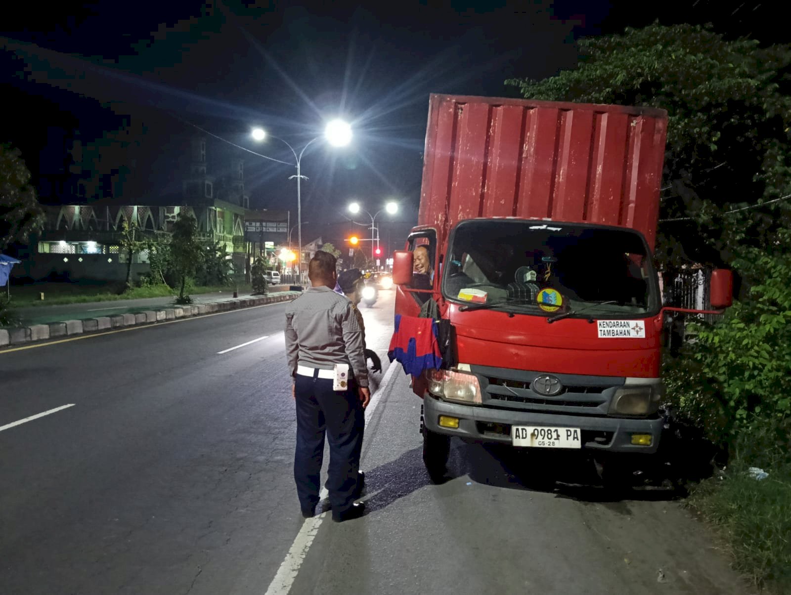 Truk Parkir Liar di Jalan Solo-Jogja? Dishub Klaten Turun Tangan! 