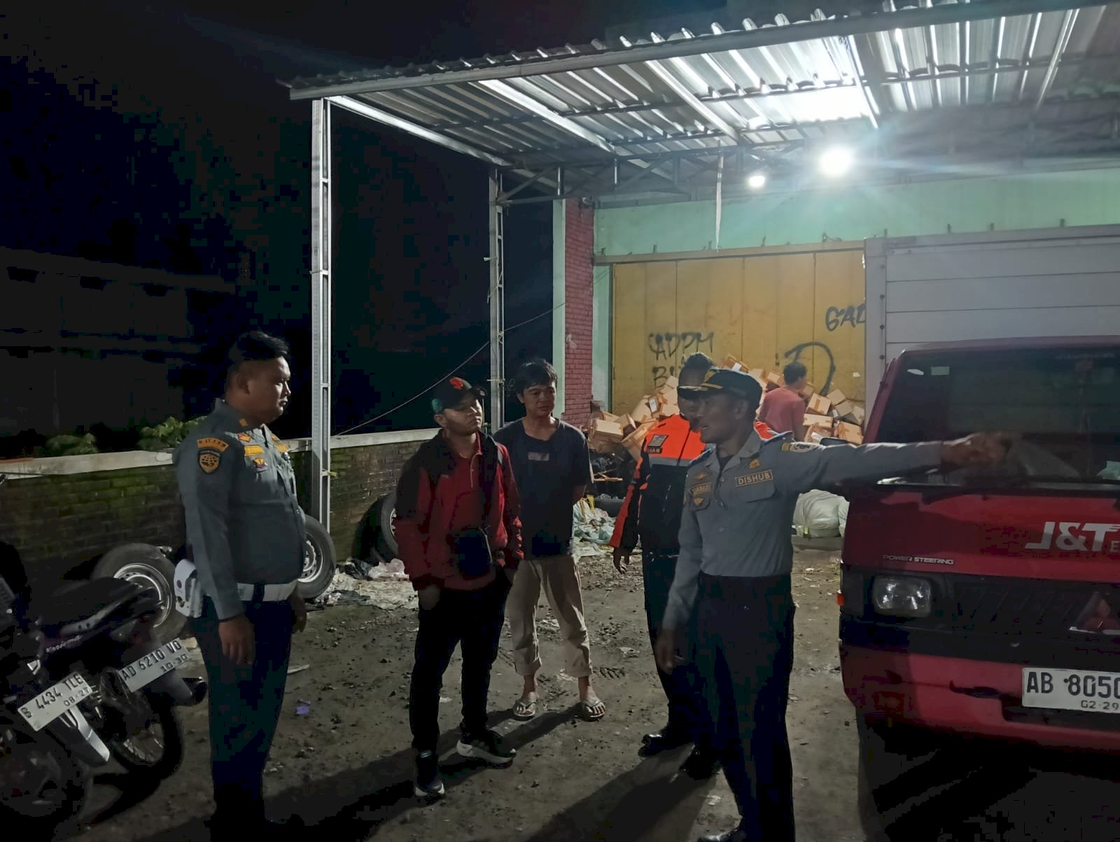 Truk Parkir Liar di Jalan Solo-Jogja? Dishub Klaten Turun Tangan! 