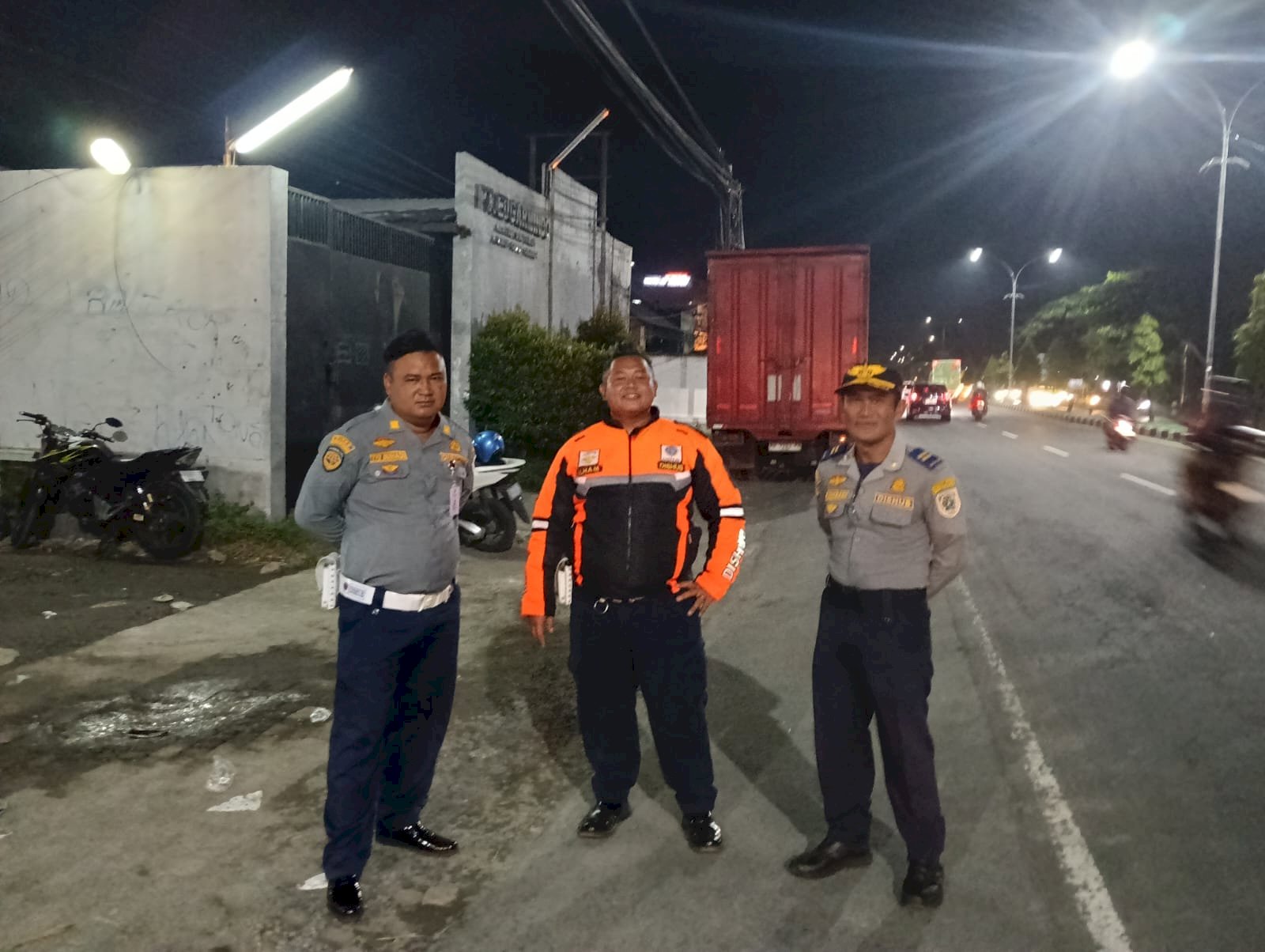 Truk Parkir Liar di Jalan Solo-Jogja? Dishub Klaten Turun Tangan! 