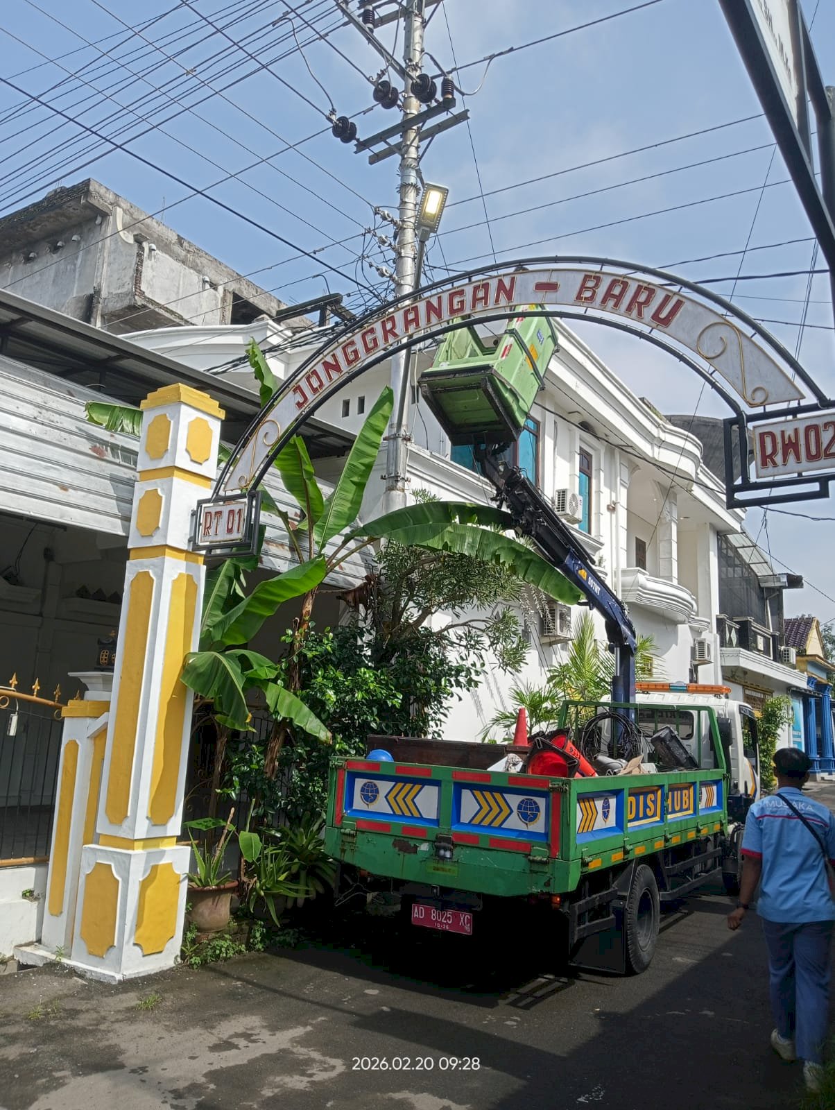 Respons 25 Menit! Dishub Klaten Perbaiki PJU Padam di Samping Alfamart Kota Baru