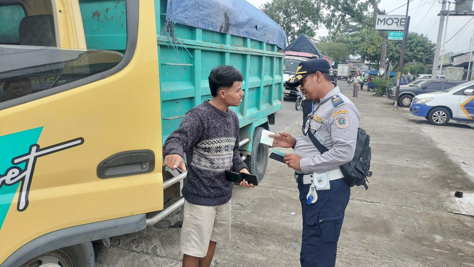 Dishub Tertibkan 4 Truk Galian C di Bonyokan-Penggung