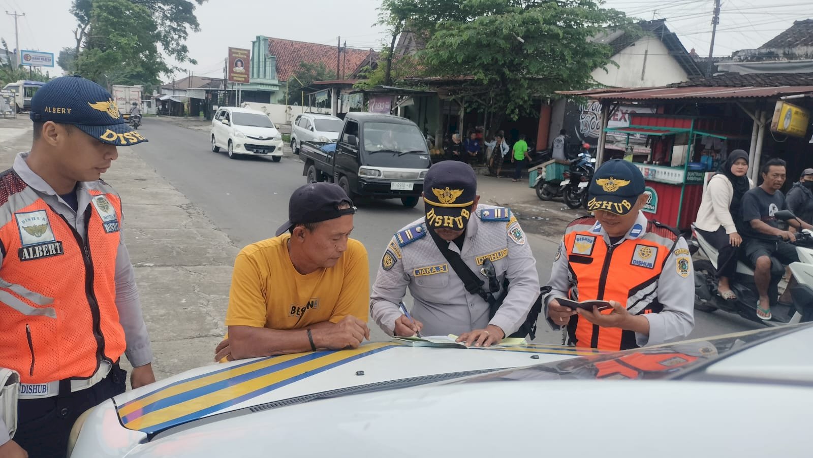 Dishub Tertibkan 4 Truk Galian C di Bonyokan-Penggung