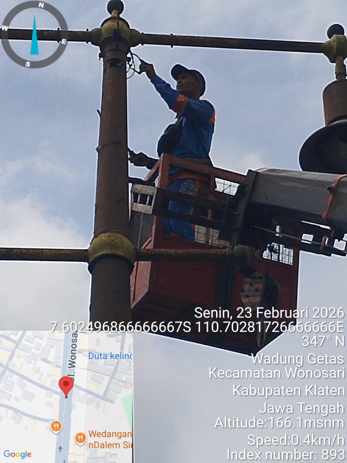 Short Trafo? Beres! Tim PJU Dishub Klaten Perbaiki Lampu Padam di Wadunggetas Wonosari