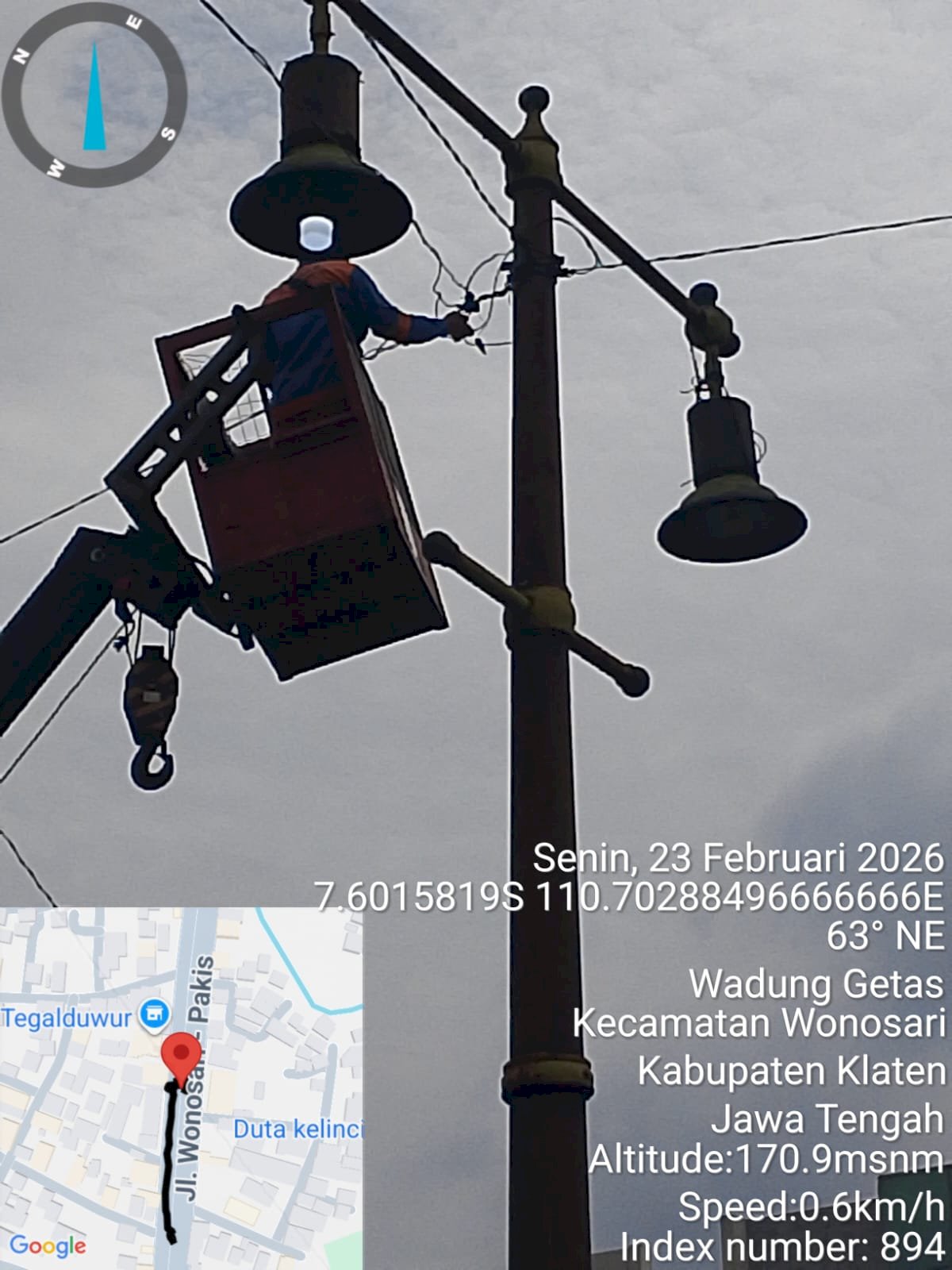 Short Trafo? Beres! Tim PJU Dishub Klaten Perbaiki Lampu Padam di Wadunggetas Wonosari