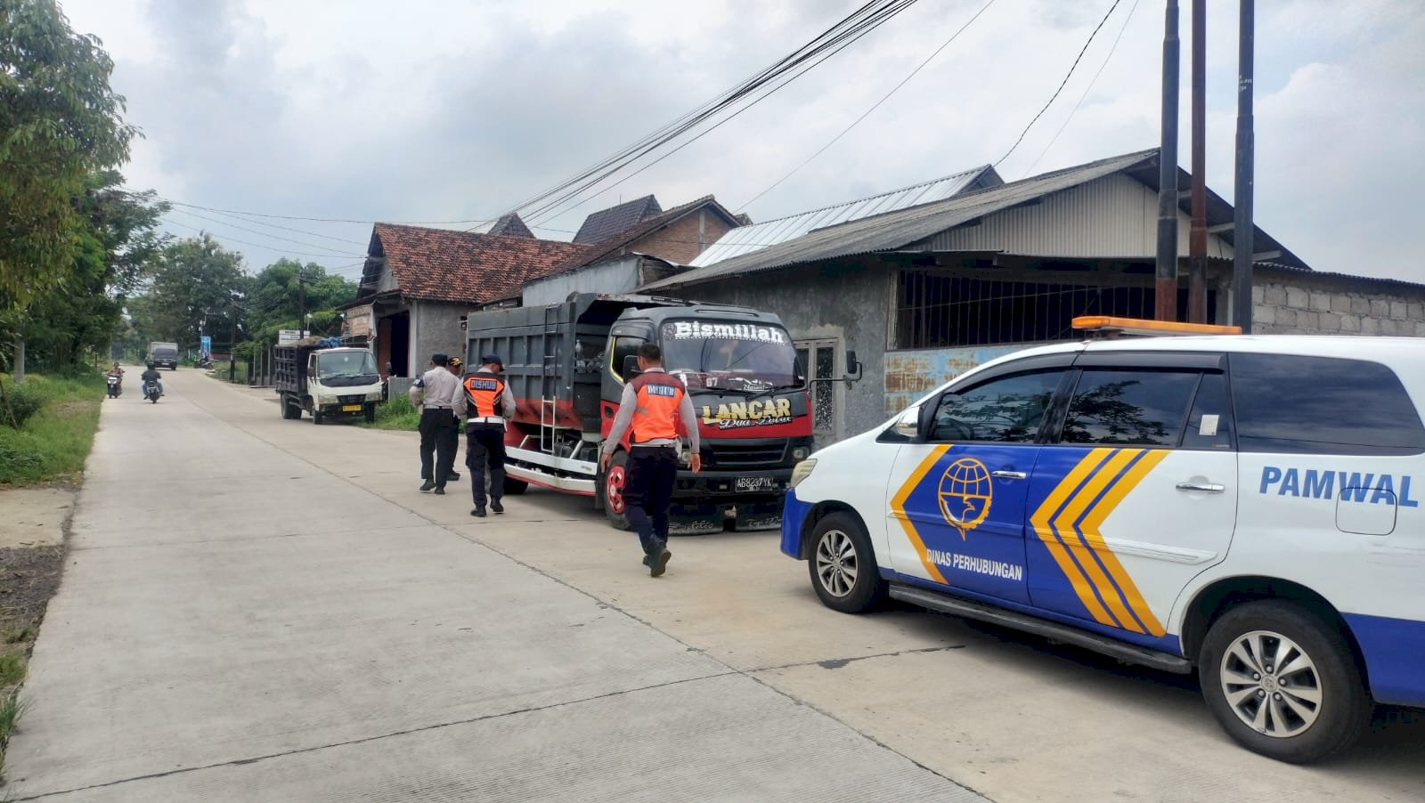 Warga WA, Dishub Gerak! 3 Truk Galian C Kena Peringatan Tertulis di Jalur Tulung-Cokro-Janti-Sidoharjo