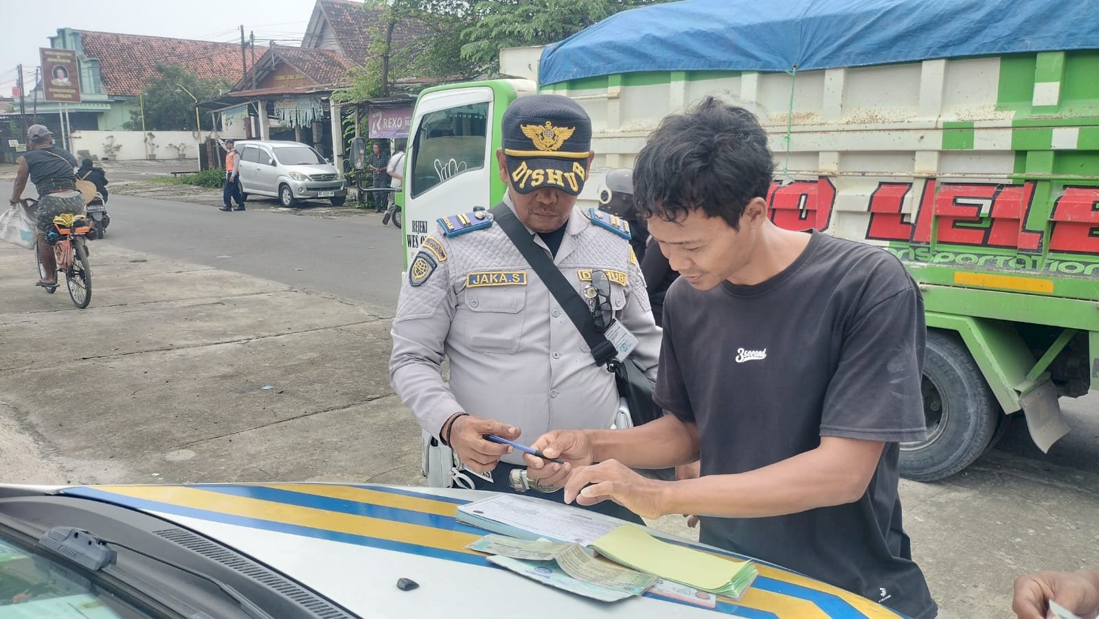 Warga WA, Dishub Gerak! 3 Truk Galian C Kena Peringatan Tertulis di Jalur Tulung-Cokro-Janti-Sidoharjo