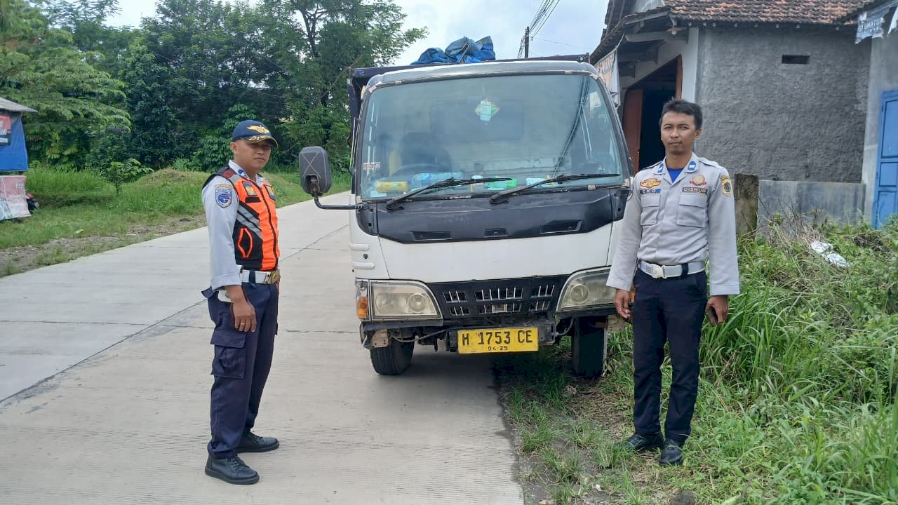 Warga WA, Dishub Gerak! 3 Truk Galian C Kena Peringatan Tertulis di Jalur Tulung-Cokro-Janti-Sidoharjo