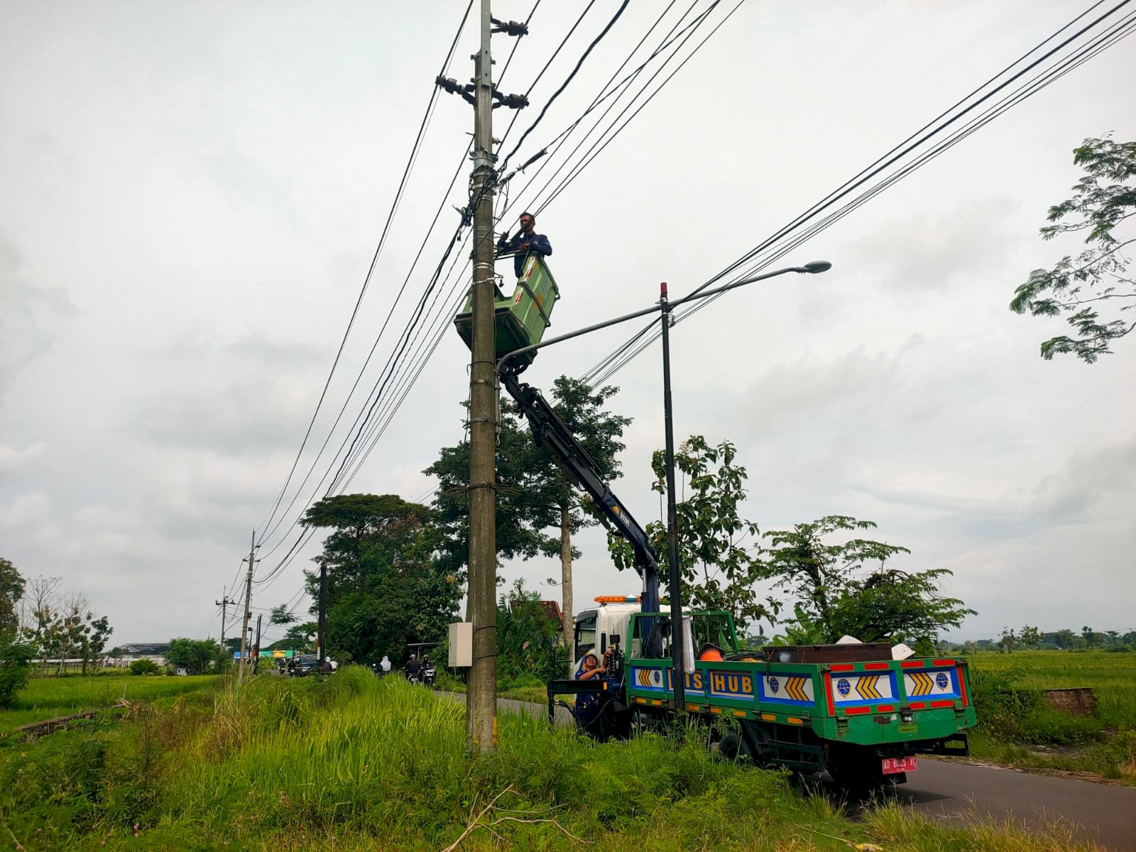 Lampu Mati Rawan Begal? Tim PJU Dishub Klaten Langsung Turun Tangan di Ruas Trucuk-Kalikotes!