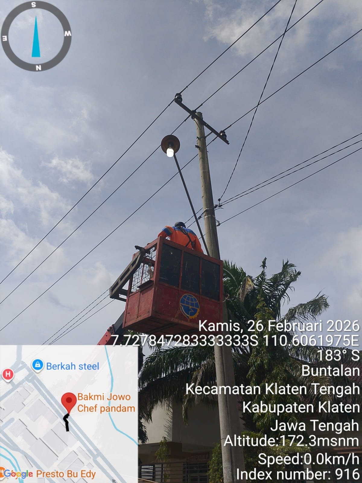 PJU Samping Bagas Waras Padam? Tim PJU Dishub Klaten Langsung Ganti Fitting dan Lampu!