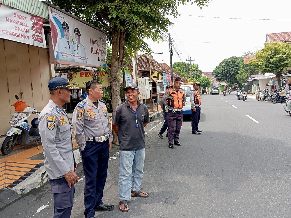 Tiga Aduan Parkir Satu Solusi - Dishub Klaten Tindak Lanjuti Laporan Warga Soal Mie Gacoan, Oma Opa, dan SSB Hj Hesti