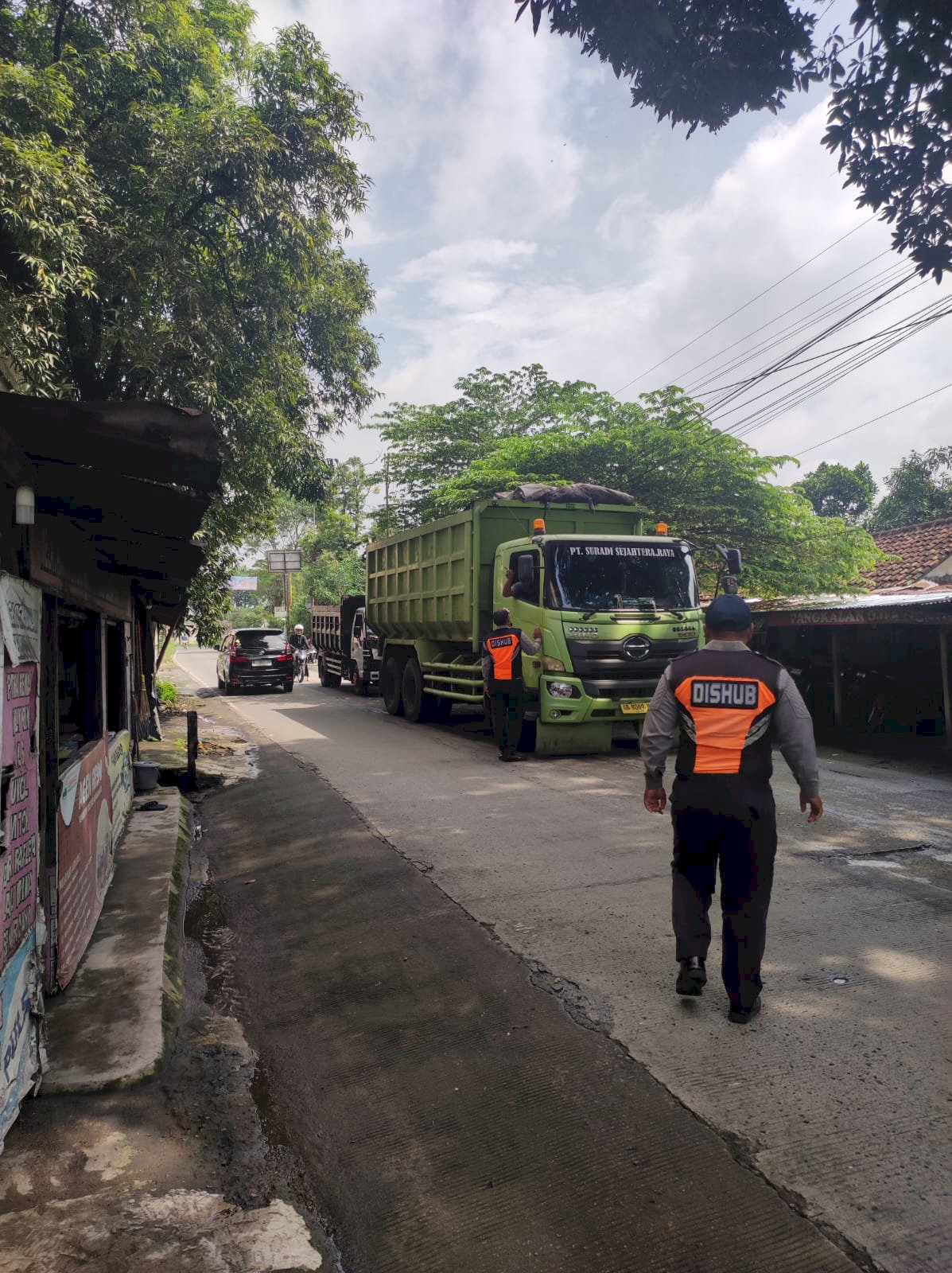 8 Tronton Diputar Balik di Simpang 3 Gondang! Dishub Klaten Makin Gencar Tertibkan Truk Gol C