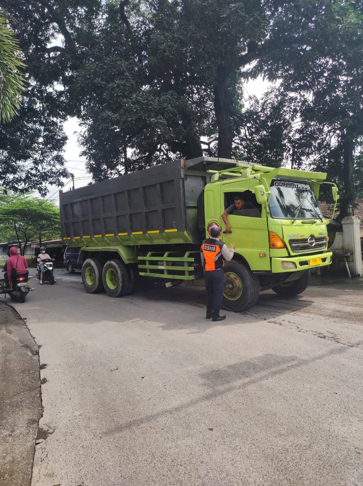 8 Tronton Diputar Balik di Simpang 3 Gondang! Dishub Klaten Makin Gencar Tertibkan Truk Gol C