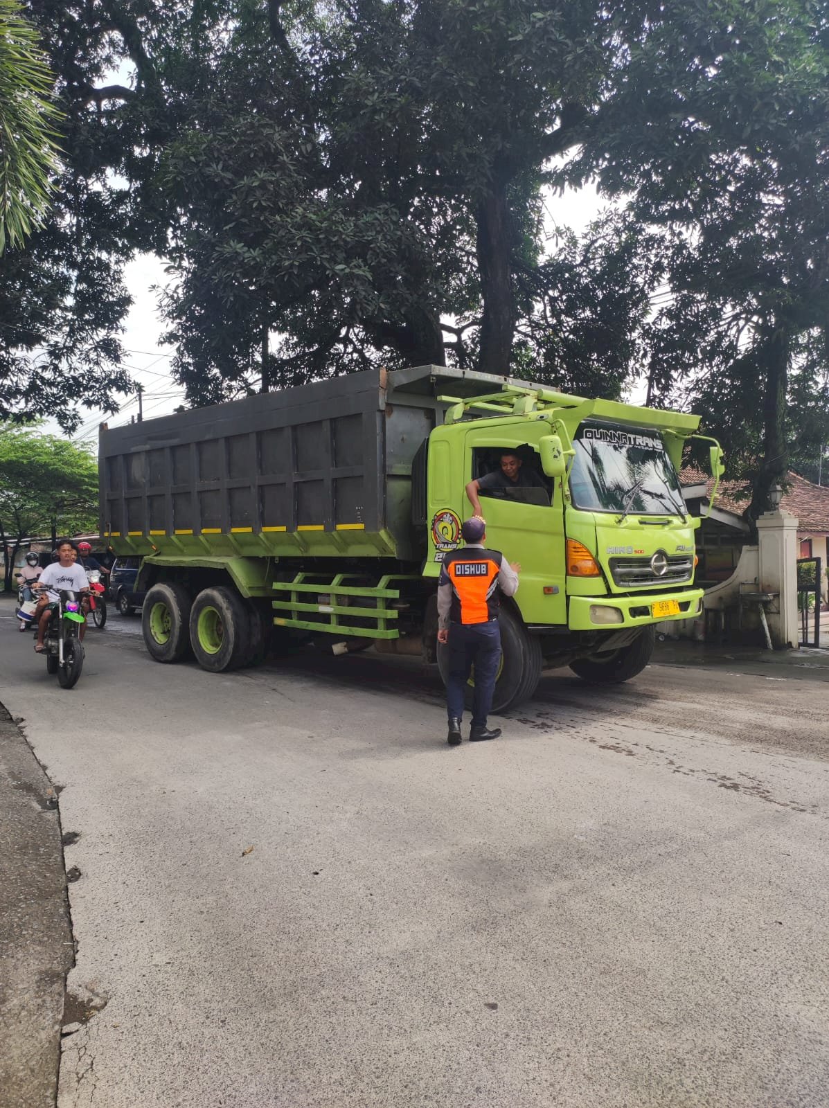8 Tronton Diputar Balik di Simpang 3 Gondang! Dishub Klaten Makin Gencar Tertibkan Truk Gol C