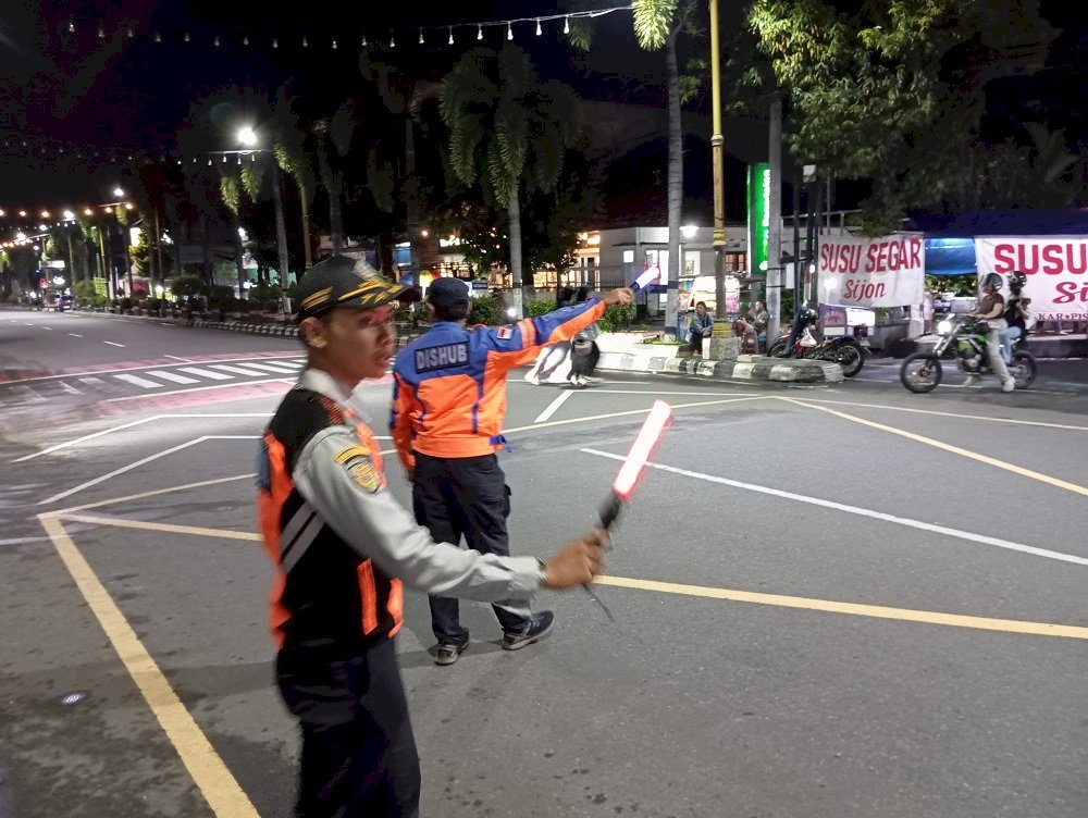 Tarling Kelima di Masjid Raya Klaten Lancar! 13 Personel Dishub Kawal Lalin dan Parkir VIP