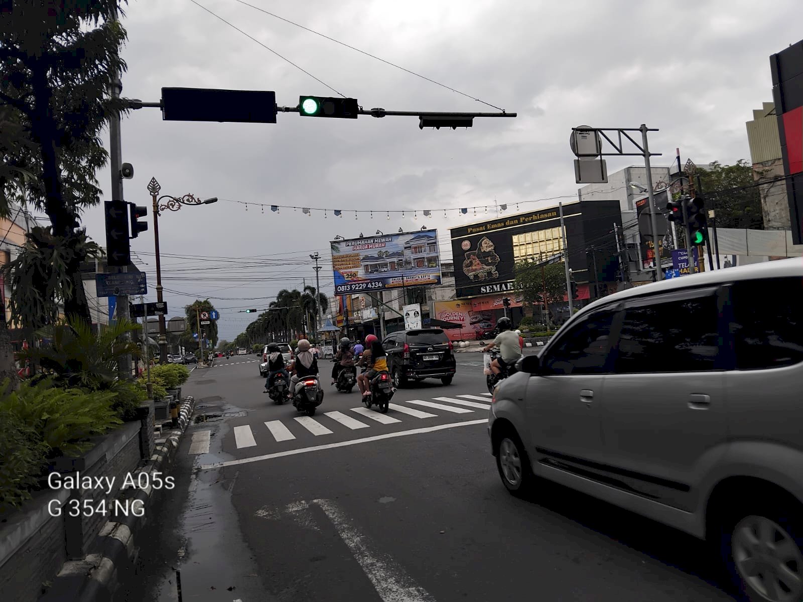 Relay Terbakar? Tim Traffic Dishub Klaten Sigap Perbaiki Traffic Light Simpang Klatos!