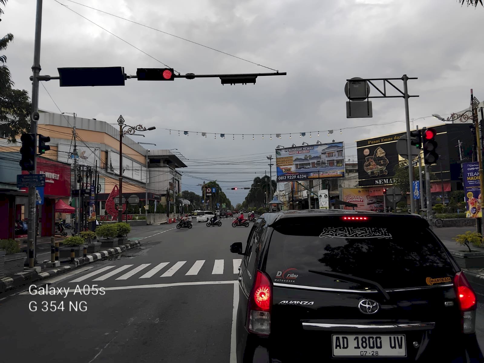 Relay Terbakar? Tim Traffic Dishub Klaten Sigap Perbaiki Traffic Light Simpang Klatos!