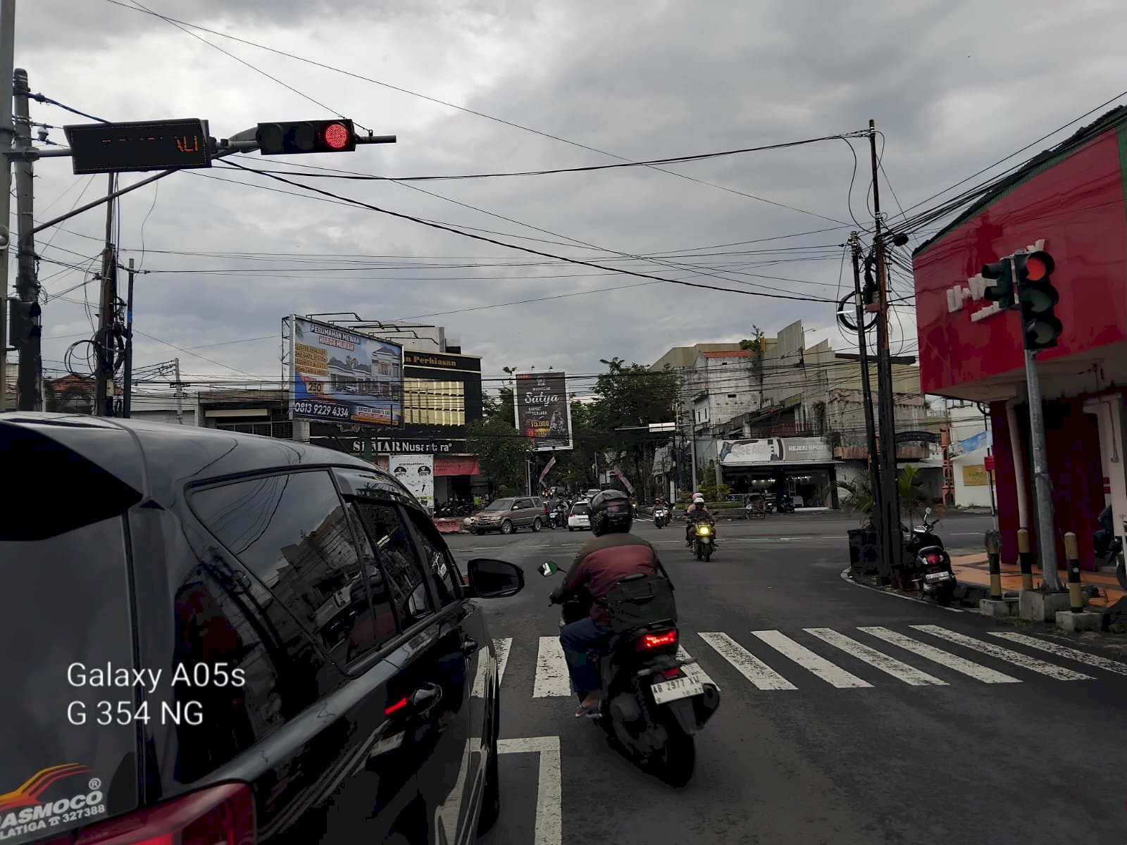Relay Terbakar? Tim Traffic Dishub Klaten Sigap Perbaiki Traffic Light Simpang Klatos!