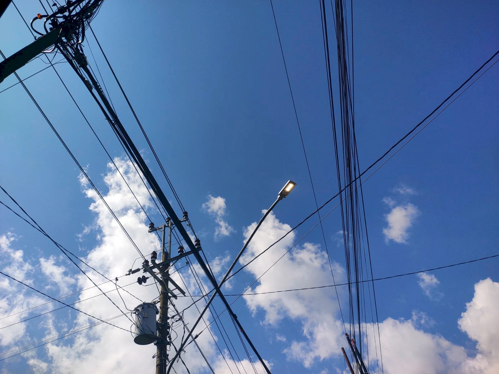 Tim PJU Dishub Klaten Ganti Lampu LED 60W di Ruas Jalan RSI Drono 