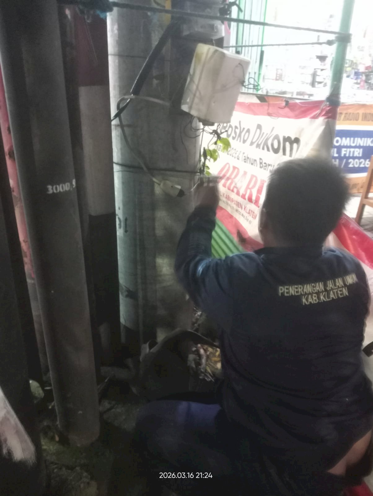 Wonoboyo Makin Terang! Tim PJU Dishub Klaten Perbaiki Sambungan Out Kontaktor Sebelum Exit Tol Prambanan