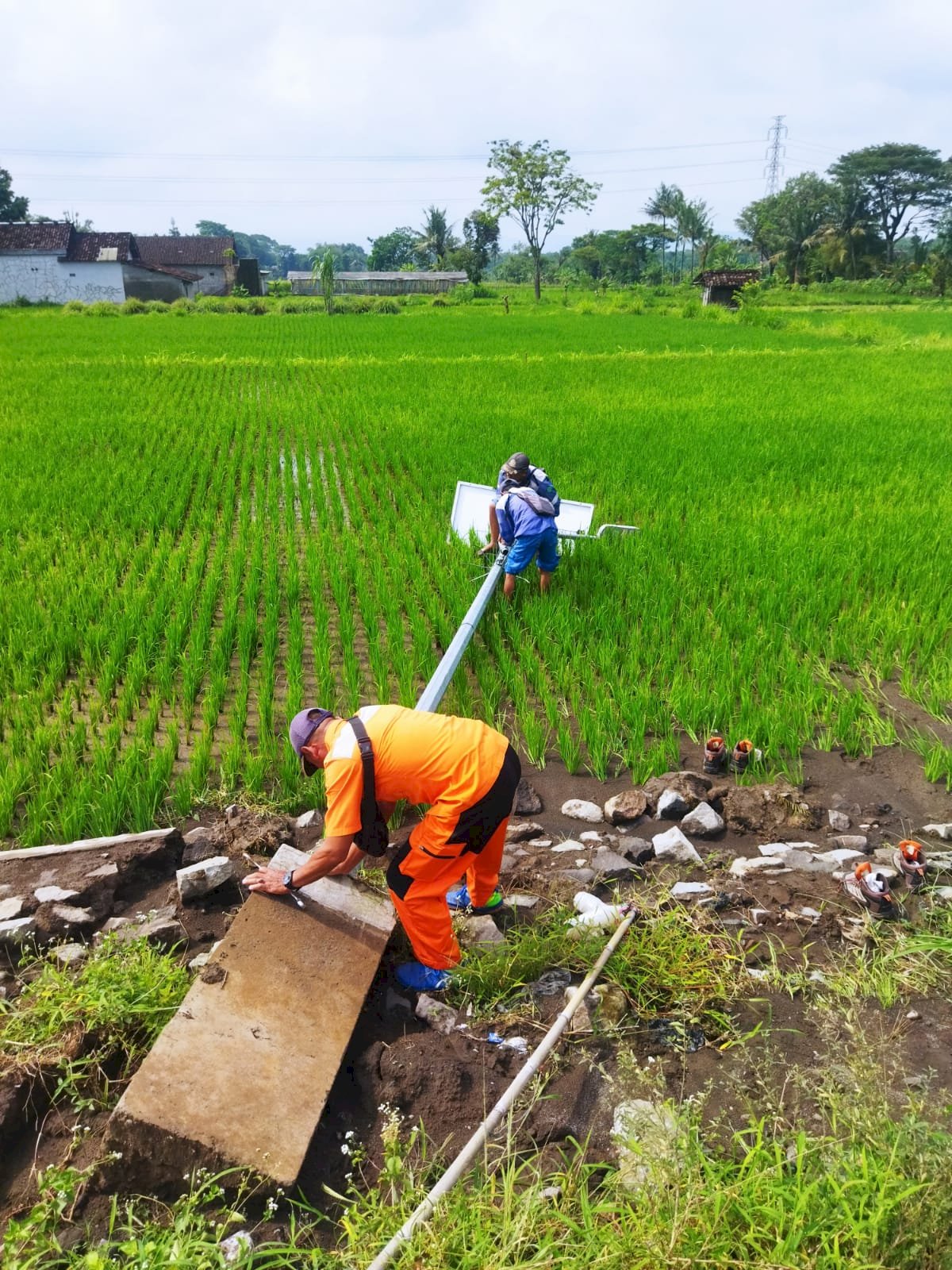 Warga Lapor Tiang Lampu Rowo Jombor Mau Roboh , Dishub Klaten Langsung Eksekusi Keesokan Harinya!