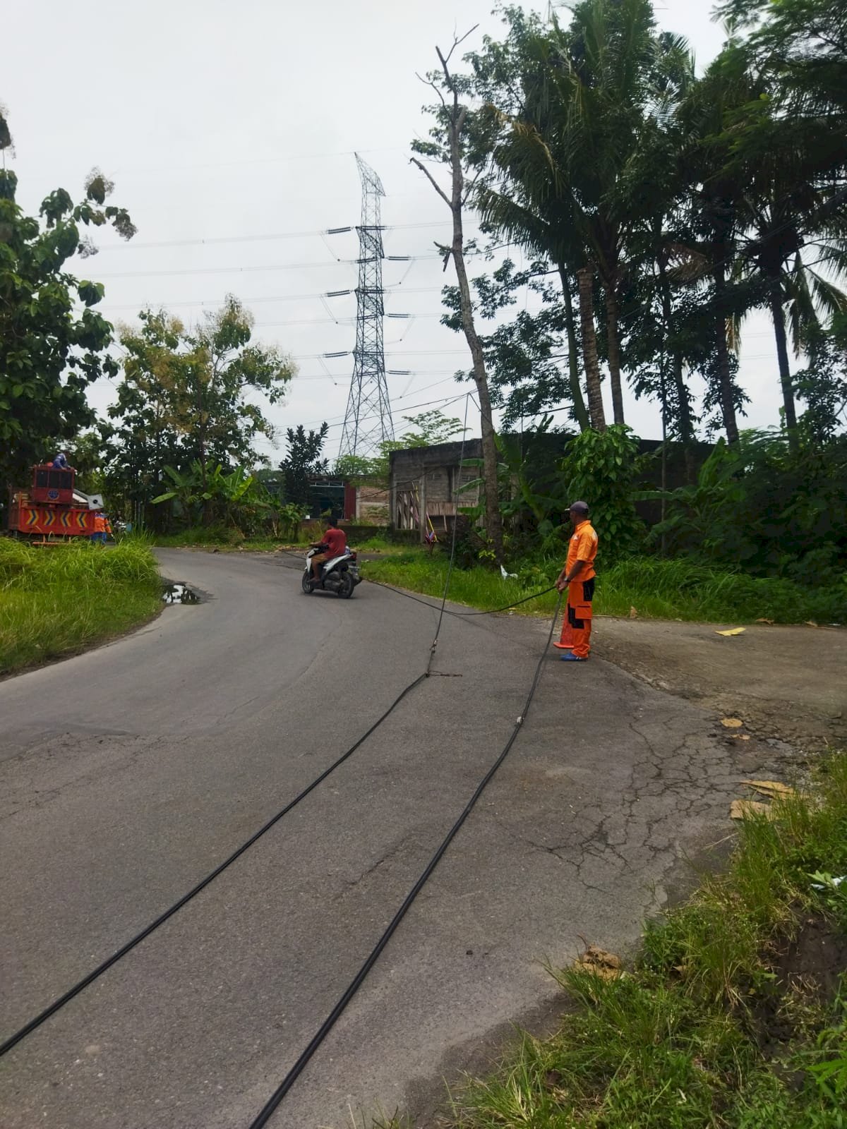 Warga Lapor Tiang Lampu Rowo Jombor Mau Roboh , Dishub Klaten Langsung Eksekusi Keesokan Harinya!