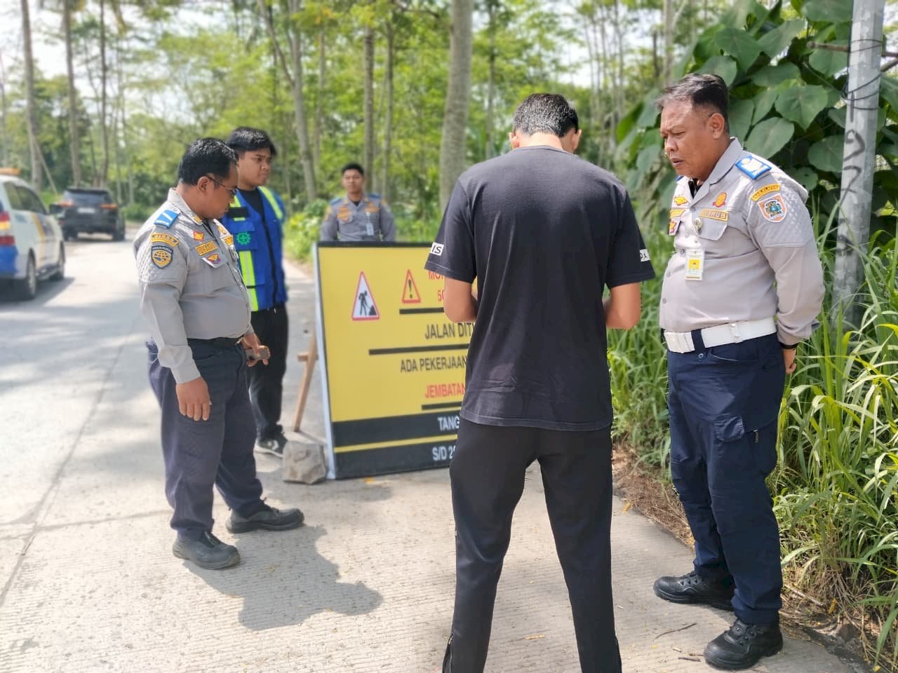 Jembatan Putus, Tim Dalops Buru Jalur Aman untuk Truk Gol C