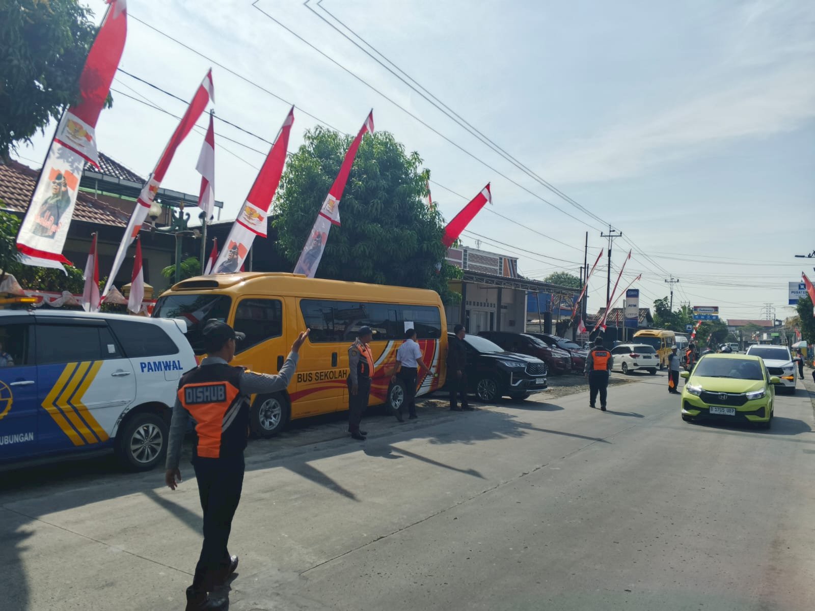 Dari Yogyakarta ke Klaten, Pengawalan Penuh Kehormatan