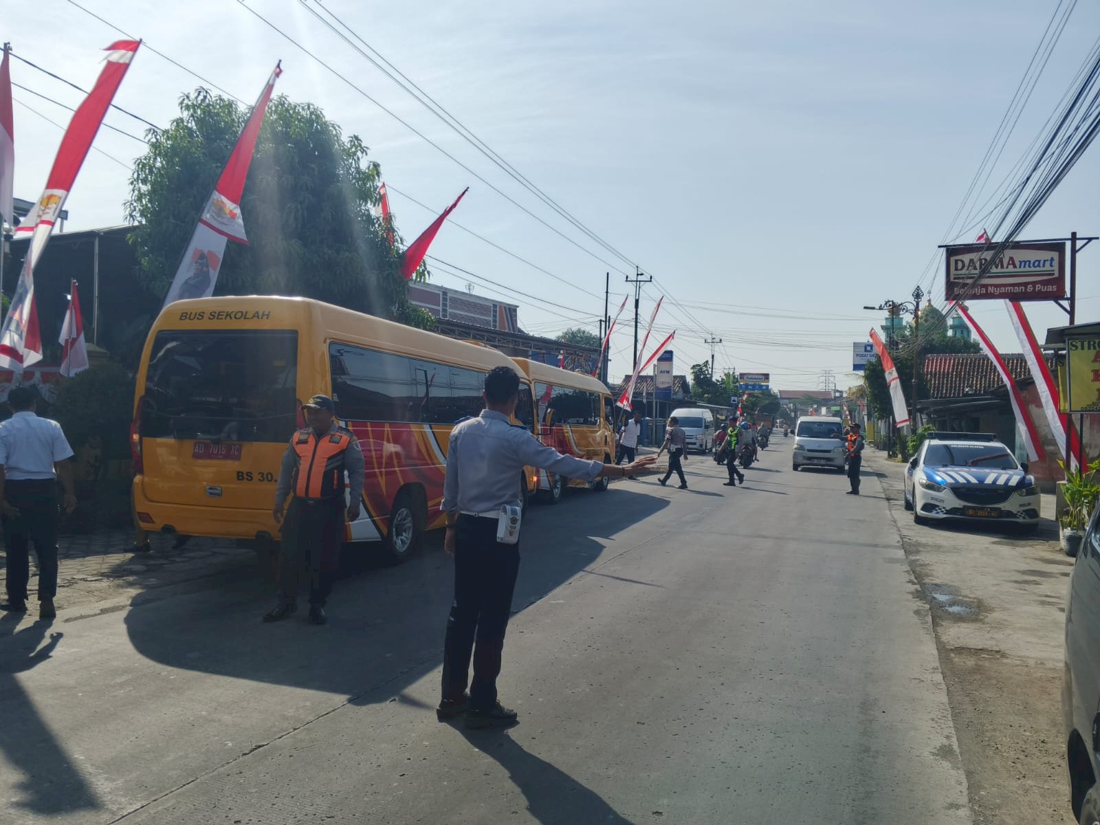 Dari Yogyakarta ke Klaten, Pengawalan Penuh Kehormatan