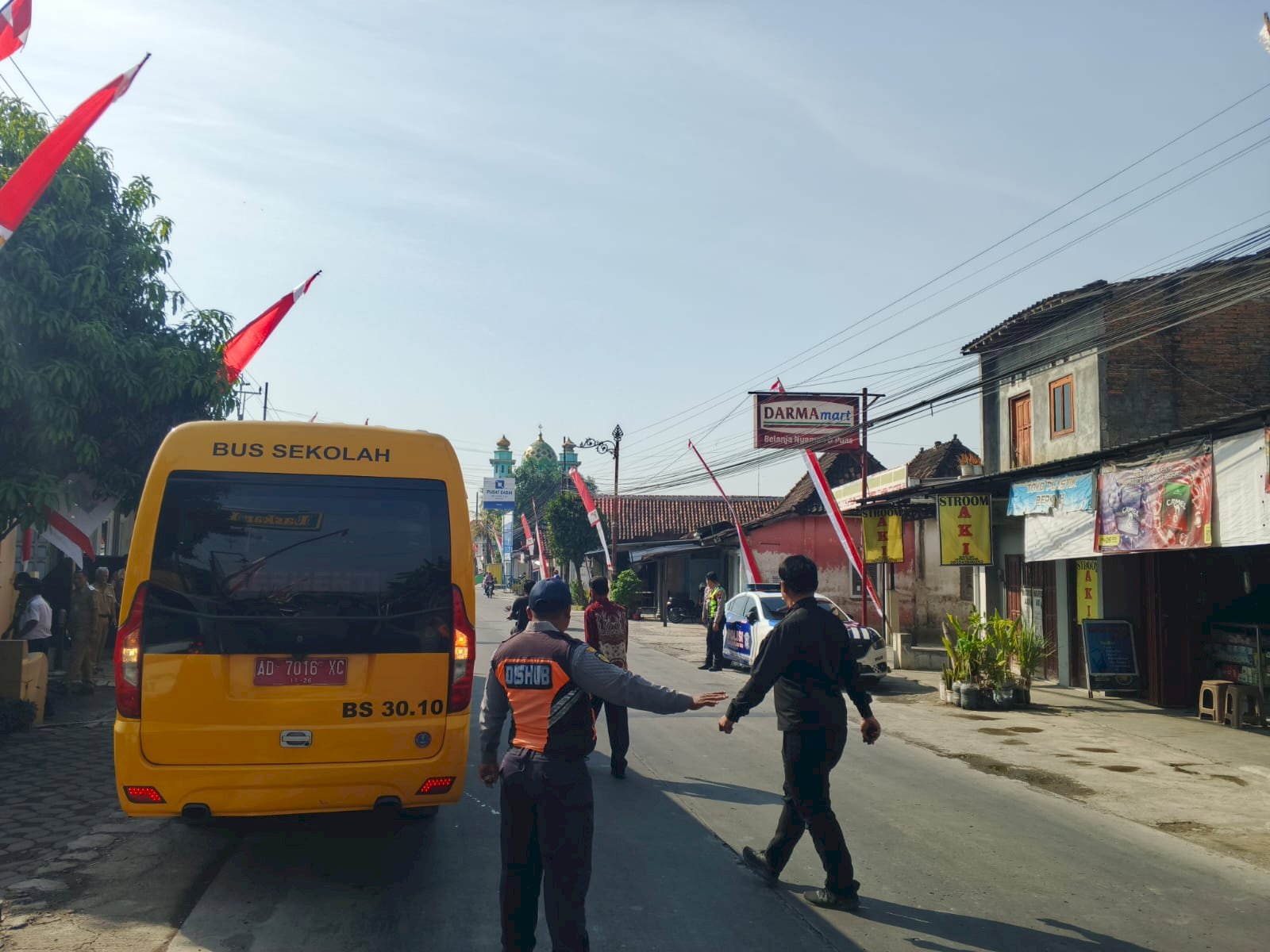 Dari Yogyakarta ke Klaten, Pengawalan Penuh Kehormatan